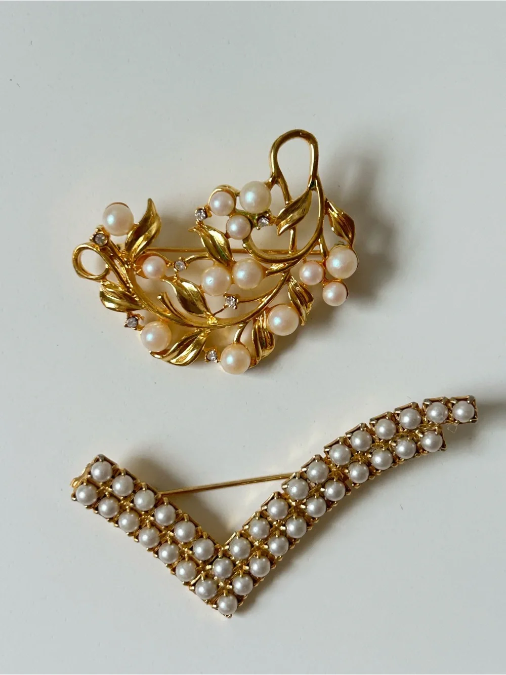 Lion & Tassel 2pc Brooch Set